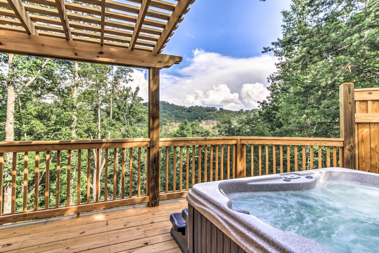 Private Sevierville Cabin With Mountain Views And Loft Exterior photo