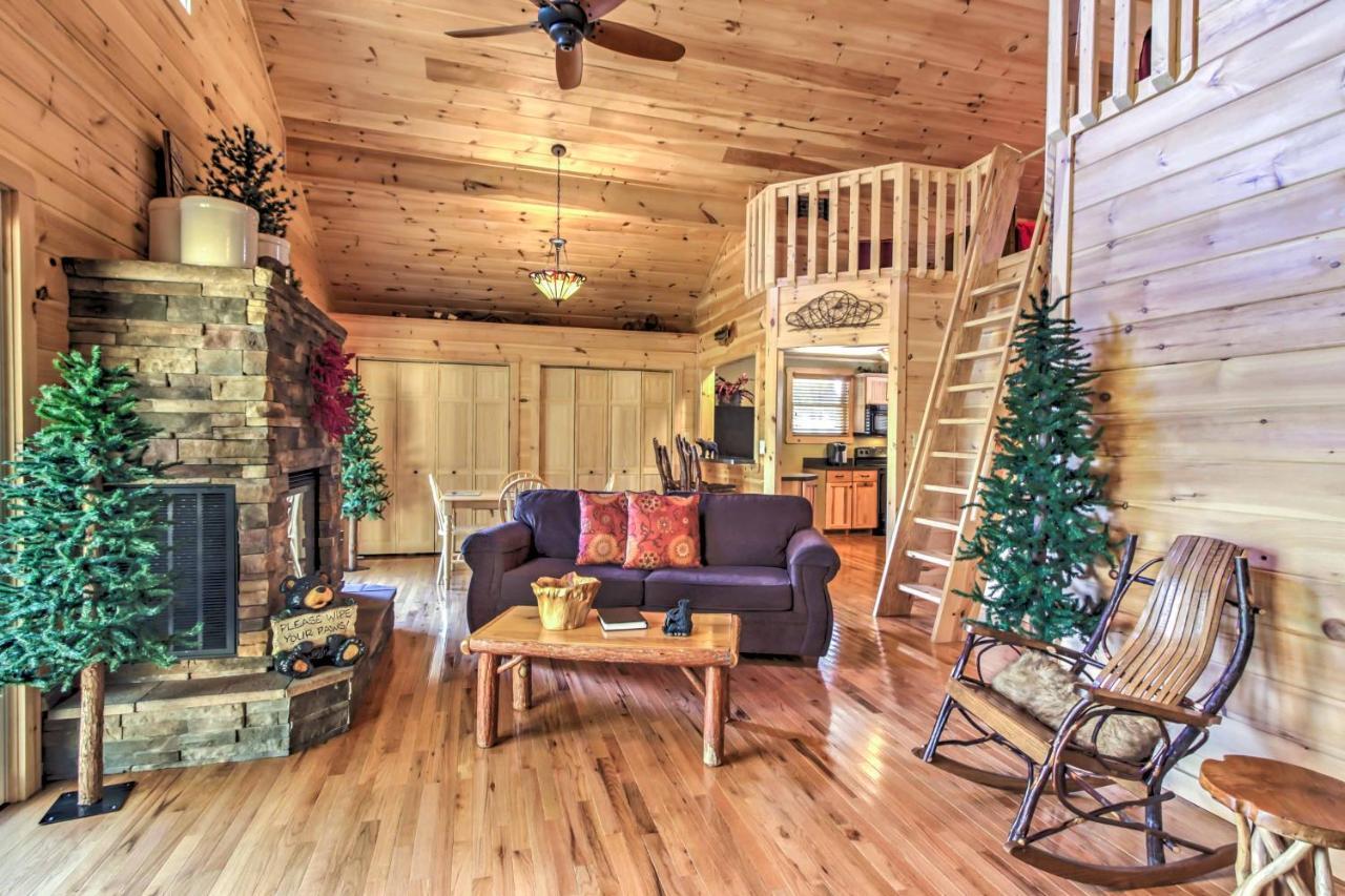 Private Sevierville Cabin With Mountain Views And Loft Exterior photo