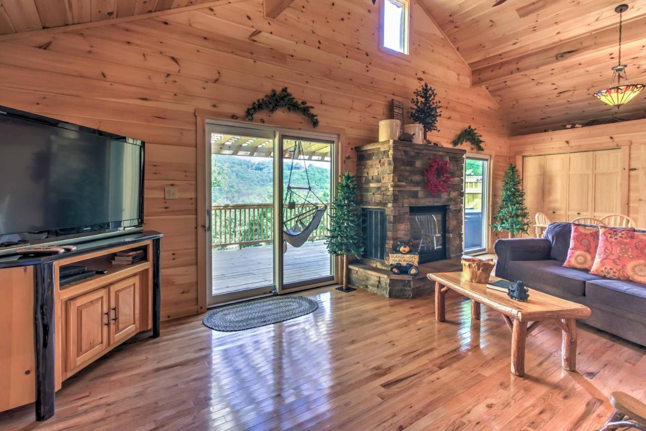 Private Sevierville Cabin With Mountain Views And Loft Exterior photo