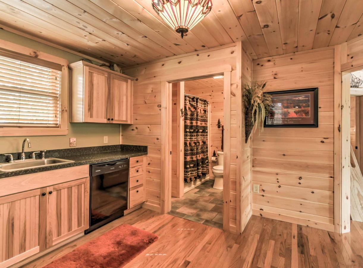 Private Sevierville Cabin With Mountain Views And Loft Exterior photo