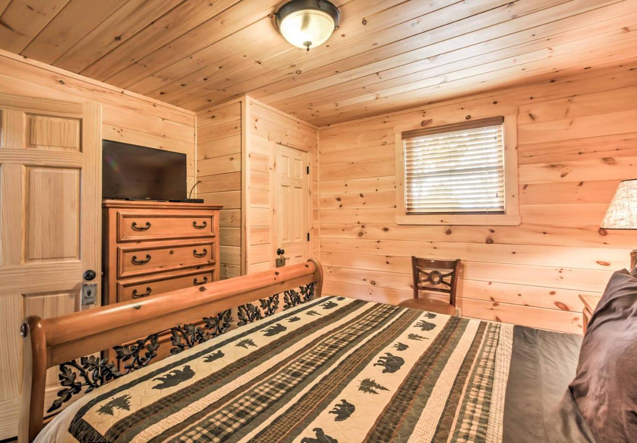 Private Sevierville Cabin With Mountain Views And Loft Exterior photo