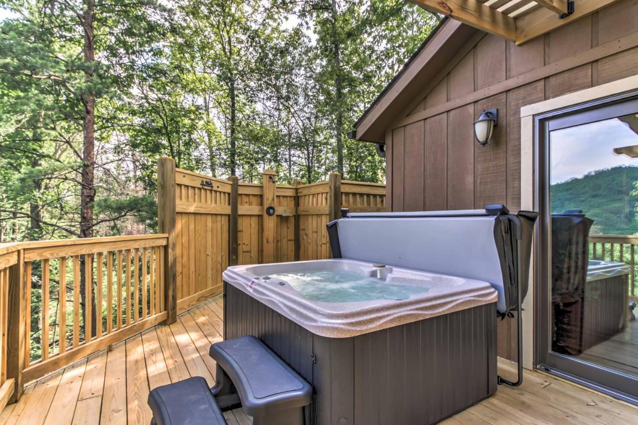 Private Sevierville Cabin With Mountain Views And Loft Exterior photo