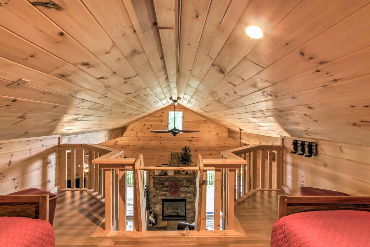 Private Sevierville Cabin With Mountain Views And Loft Exterior photo